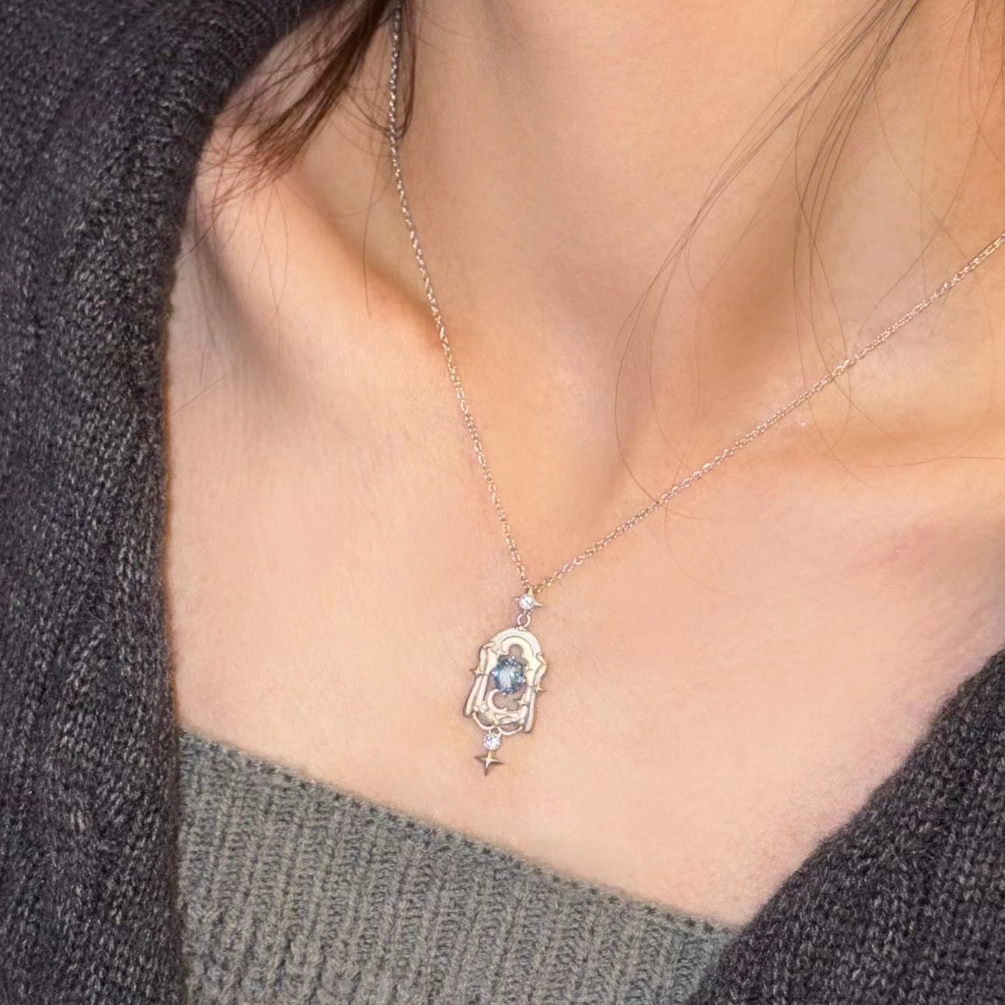 Childlike creative design, the starry sky outside the window is sweet and fresh, inlaid with crystal gemstones, and the star-level simple style necklace girl