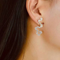 New Chinese small flowing cloud earrings, female niche, personality asymmetrical design, temperament, high-end sense S925 silver needle earrings