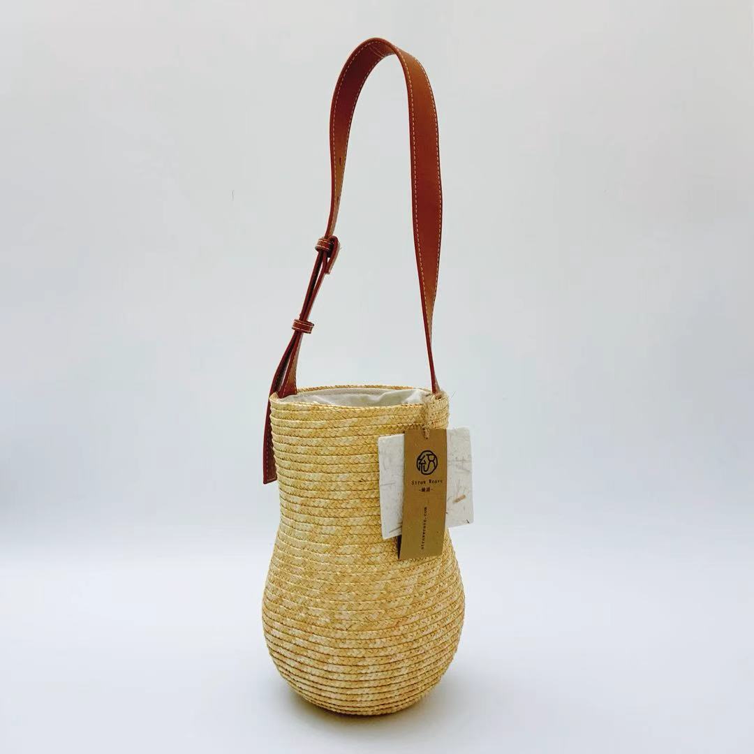 StrawWeave Eco-Friendly Handwoven Gourd-Shaped Shoulder Straw Bag  Fashionable Handheld Wheat Straw Handwoven Bag, Vacation-Style Beach Bag, Versatile Women's Bag